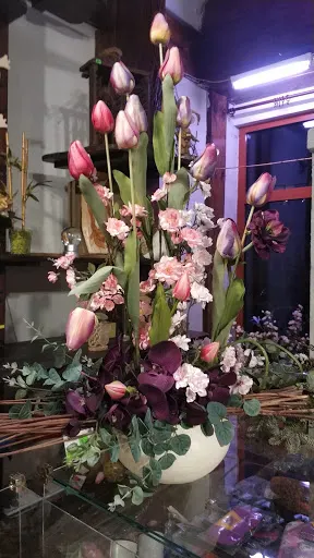 Kwiaciarnia Trzykrotka - kwiaty cięte doniczkowe, ślubne, wiązanki, florystyka